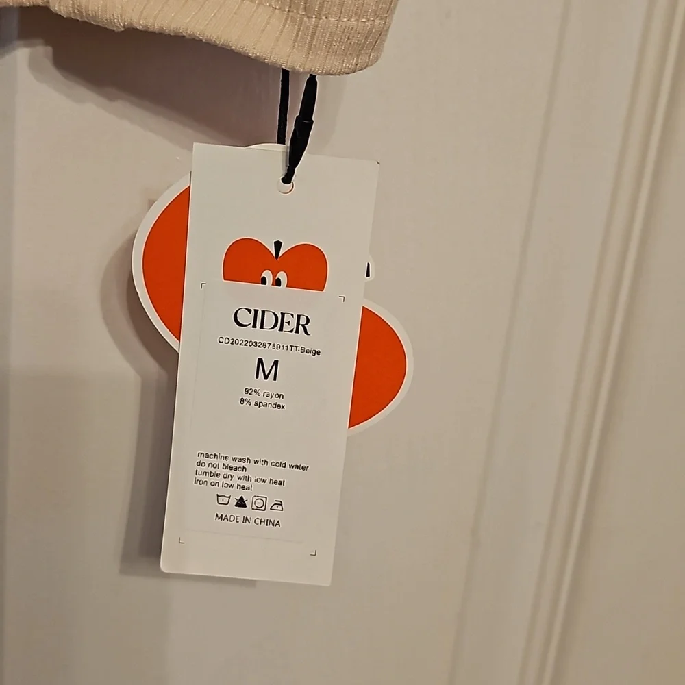 Top - Picture 2 of 4